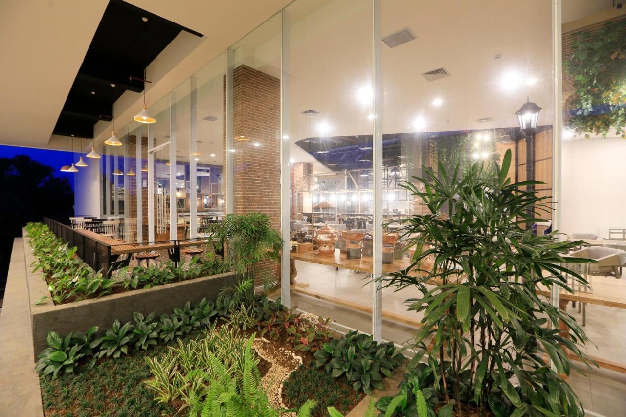 Luminor Hotel Purwokerto By Wh المظهر الخارجي الصورة